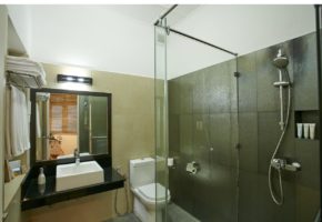 hotel sigiriya bathroom